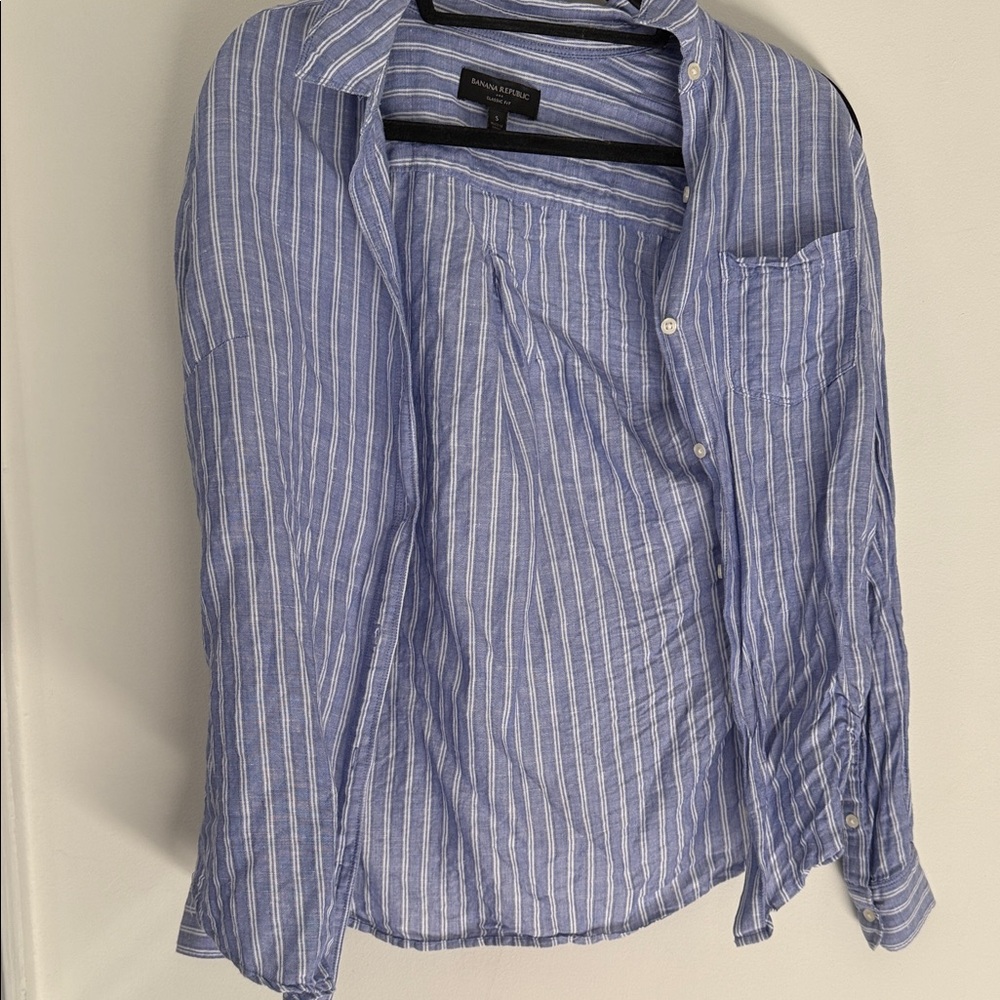 Banana Republic Blue and White Striped Button Down Shirt